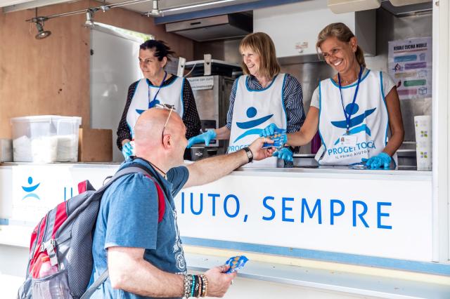 JTI Italia e Fondazione Progetto Arca, nei primi sei mesi del 2025 a Milano oltre 25 mila pasti e 1.800 spese gratuite per i pi&ugrave; vulnerabili