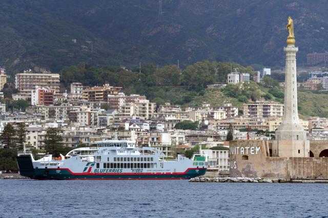 FS Logistix vara Athena, la nuova nave green di Bluferries per collegamenti sostenibili nello Stretto di Messina