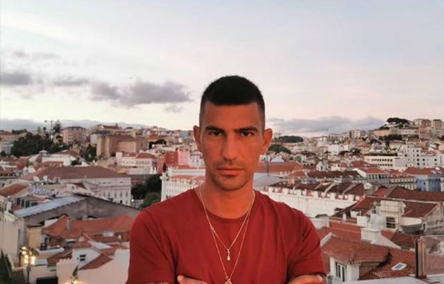 Addio al rapper Jesto, morto a 40 anni per infarto l'artista romano figlio del cantautore Stefano Rosso, a dare l'annuncio il fratello maggiore Hyst