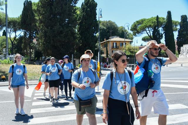 Roma, Giubileo dei giovani a Tor Vergata, oltre 1 milione di ragazzi da 146 Paesi del mondo per la "Woodstock" cattolica - DIRETTA