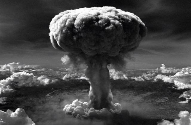 Hiroshima, 80 anni fa bombardiere B29 Enola Gay sgancia bomba atomica Little Boy sulla citt&agrave; giapponese, 140mila vittime, 120 delegazioni alla cerimonia