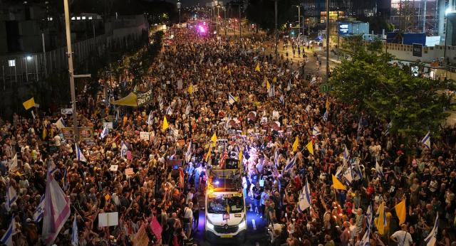 Israele, sciopero generale domenica 17 agosto: migliaia in piazza contro piano occupazione totale Gaza City; Smotrich minaccia caduta governo