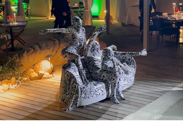 Zaia presenta &ldquo;Autonomia. La rivoluzione necessaria&rdquo; a Porto Cervo: tra federalismo, Olimpiadi e retorica indottrinante e menzognera sui vaccini mRNA per il Covid 