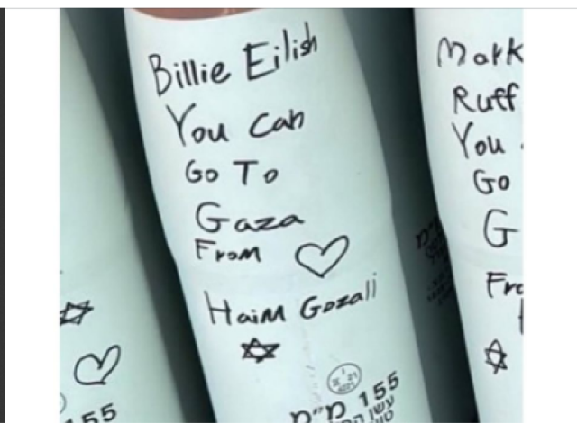 Israele, follia dell'Idf: sui missili per bombardare Gaza i nomi di Billie Eilish e Mark Ruffalo, avevano denunciato il genocidio palestinese