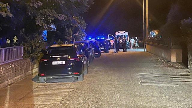 Modena, giovane pakistano accoltella padre 50enne, madre 42enne e sorella 15enne: tutti e 3 in gravi in condizioni, arrestato il ragazzo