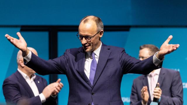 Germania, AfD smaschera Merz: &ldquo;12.500&euro; spesi in 3 mesi per l&rsquo;abbronzatura, 58mila totali dal governo per truccatori e&nbsp;parrucchieri dei politici