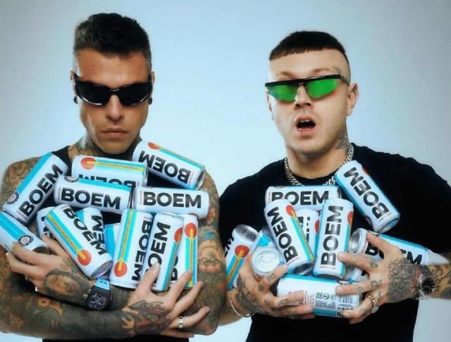 Leonardo Del Vecchio si beve il 100% di Boem, il drink creato da Fedez e Lazza