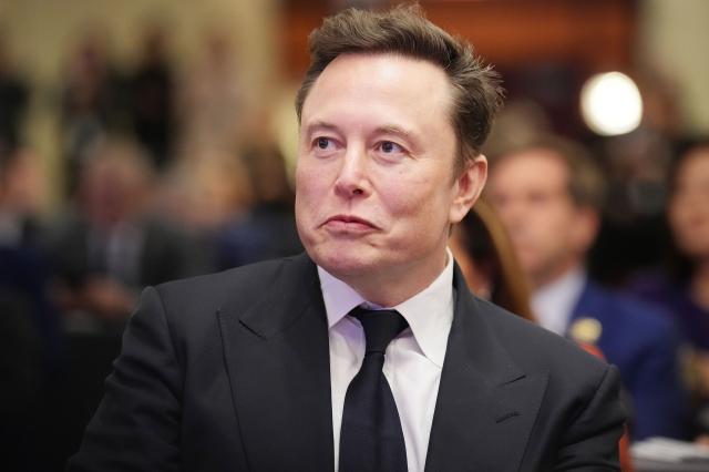 Tesla offre a Elon Musk mille miliardi di dollari per rimanere alla guida del gruppo