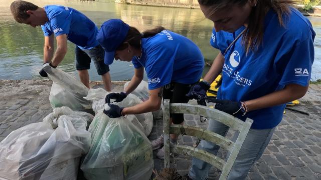 Arca Fondi SGR e Blu Banca insieme a Marevivo ripuliscono il Tevere a Roma: 100 kg di rifiuti raccolti dai volontari