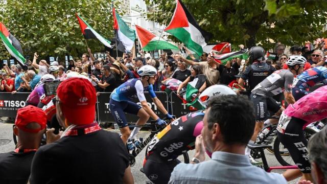 Giro dell&rsquo;Emilia, comune di Bologna chiede esclusione team israeliano Premier Tech, Li Calzi: &ldquo;Nulla contro atleti, ma squadra legata a governo&rdquo;