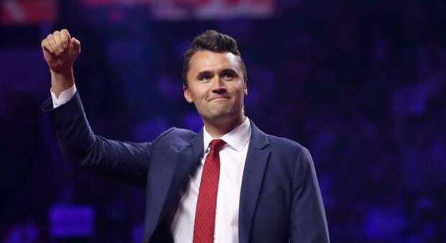 Attentato a Charlie Kirk, chi era l&rsquo;attivista MAGA: da posizioni anti-Covid e vaccino a negazionismo su cambiamento climatico, moglie ex miss Arizona