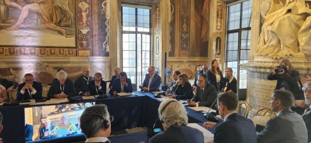 World Meeting on Human Fraternity 2025, Card. Gambetti: &ldquo;In mezzo alle ombre la possibilit&agrave; di rinascita. Il mondo qui a Roma si &egrave; fermato e si &egrave; chiesto: cosa significa essere umani oggi?&rdquo;