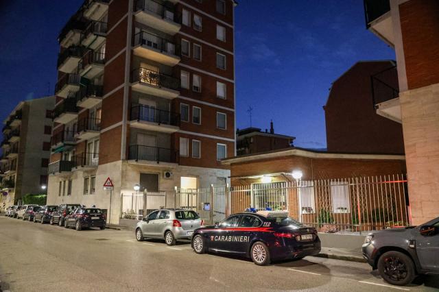 Milano, 70enne si getta dal quarto piano per suicidarsi ma cade su 83enne uccidendola: l'uomo sopravvissuto indagato per omicidio colposo