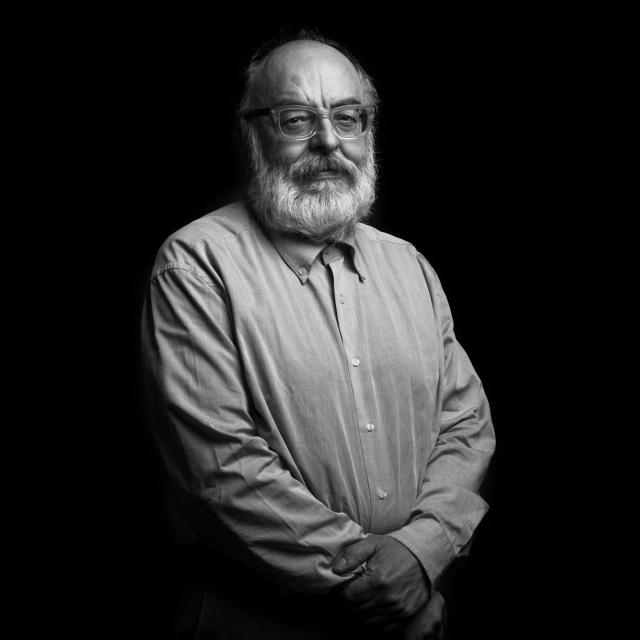 Milano, morto Maurizio Rebuzzini, 74enne critico fotografico trovato in fin di vita nel ballatoio del suo studio, ipotesi omicidio con strangolamento