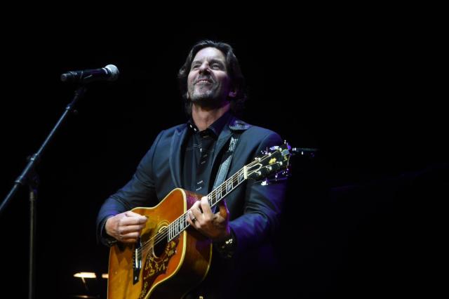 Addio a Brett James, morto a 57 anni in un incidente aereo in Carolina del Nord il cantante country vincitore di un Grammy Award nel 2005