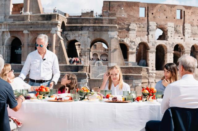 Meloni Chef Suprema: tra pastarelle, fiction e propaganda mentre il mondo brucia come un forno a legna