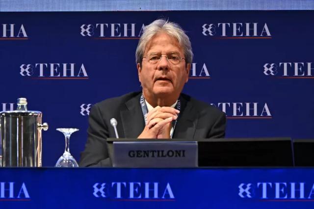 Gentiloni spara sul mucchio: l&rsquo;opposizione &egrave; un circo senza tendone e Meloni comanda come fosse il Medioevo