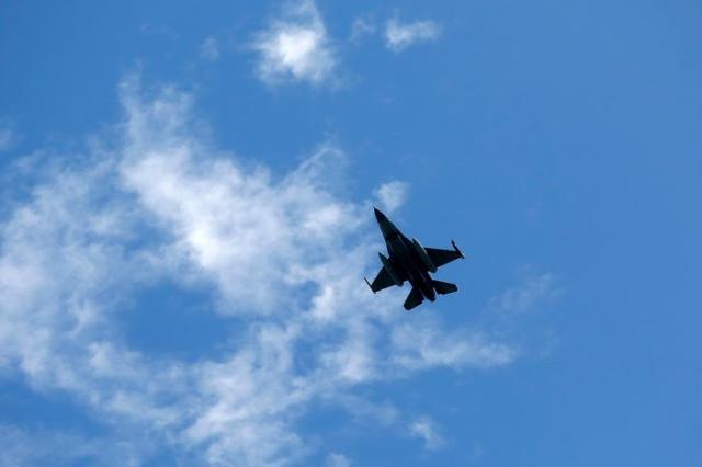 Cieli bollenti! Caccia NATO contro bombardieri russi: sfiorato l&rsquo;incidente aereo tra USA e Lettonia!