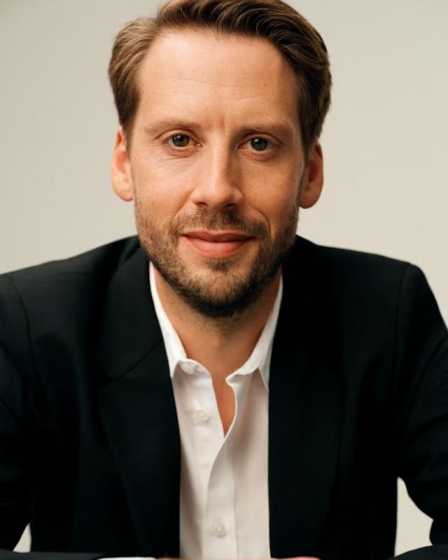 H&M,  utile operativo a 4,9 mld di corone svedesi (+40%) nel Q3 2025, vendite locali +2%, negozi -4%; Erv&eacute;r: "Siamo sulla strada giusta"