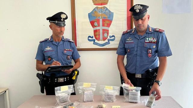 Sestri Levante, i carabinieri trovano il nascondiglio degli spacciatori, sequestrati due chili di hashish