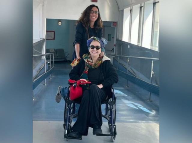 Enrica Bonaccorti ha un tumore diagnosticato a giugno 2025, l&rsquo;annuncio in sedia a rotelle: &ldquo;Mi sono nascosta, non sono forte come Eleonora Giorgi&rdquo;