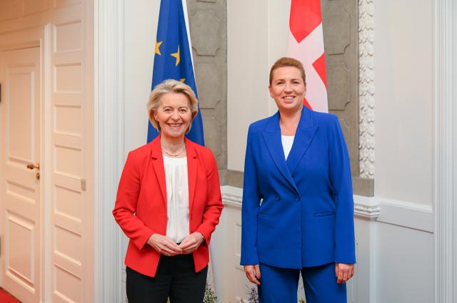 Vertice di Copenaghen, premier danese Frederiksen insiste contro "nemico inesistente" russo: "Abbiamo mandato per abbattere droni"