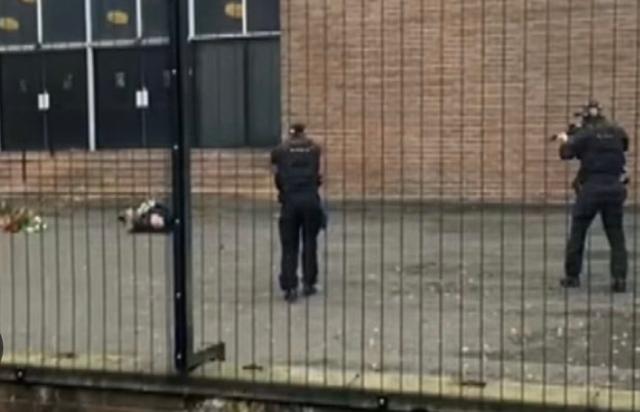 Accoltellamento Manchester, uno dei due civili ucciso dagli agenti, capo polizia Manchester: "&Egrave; stato un errore", aperta inchiesta 