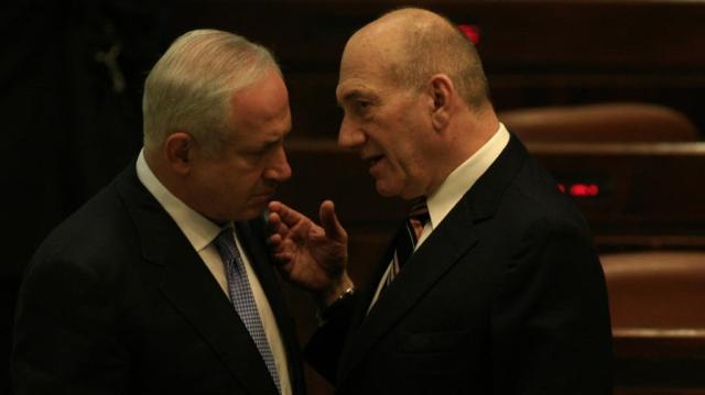 Israele, ex premier Olmert smaschera Netanyahu: &ldquo;Ha fatto di tutto per declassare Anp e rafforzare Hamas tramite finanziamenti dal Qatar&rdquo;