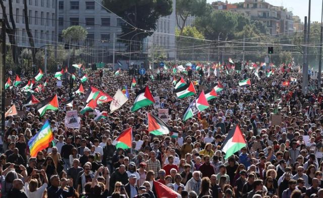 Una manifestazione di popolo vera, di cuore e di pancia: la democrazia sta benissimo nonostante certi teppisti