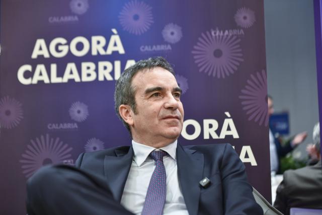 Roberto Occhiuto (cdx) riconfermato presidente della regione Calabria con il 57%, staccato Tridico (csx) al 41%, Tajani: "Successo&nbsp;di&nbsp;FI"