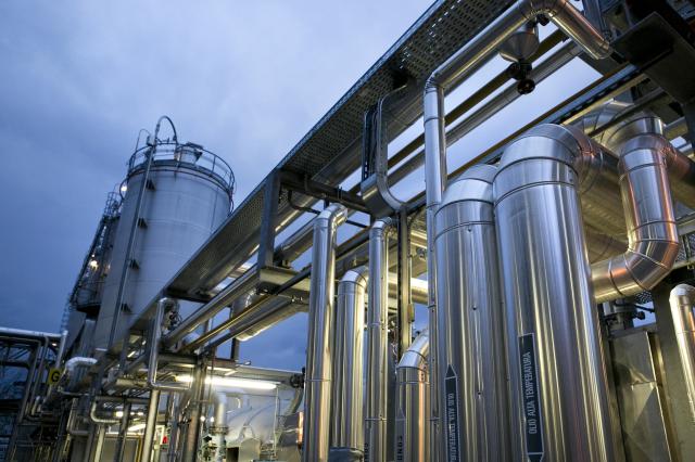 Istat, produzione industriale in calo ad agosto: -2,7% su base annua; farmaceutico +16%, fornitura energia elettrica, gas e vapore -13,5%