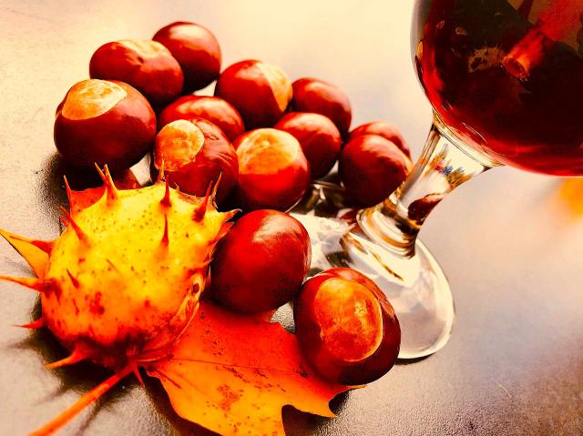castagne e vino (da pixabay))