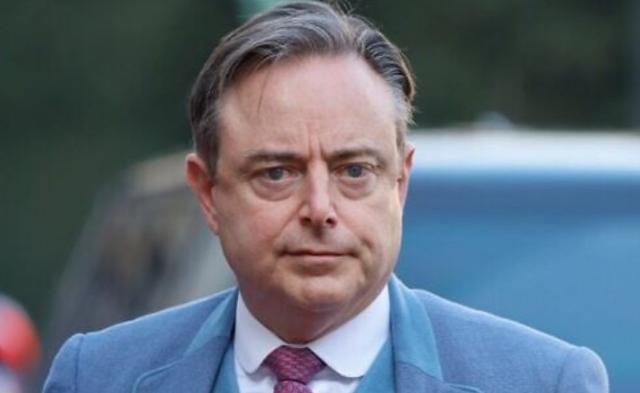 Belgio, sventato "attacco terroristico jihadista" contro premier De Wever: trovato esplosivo artigianale, 3 ragazzi arrestati per tentato omicidio