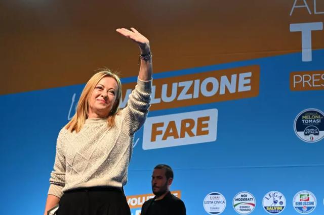 Meloni d&agrave; di matto a Firenze e paragona la sinistra a Hamas per mascherare il fallimento del suo Governo: Giorgia, hai rotto il ca**o!