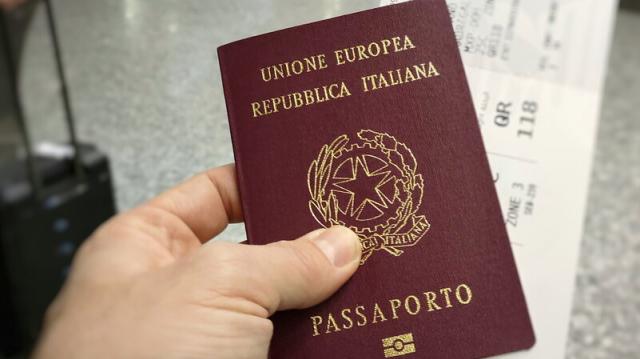 Entry - Exit System, dal 12 ottobre i cittadini extra Ue dovranno lasciare impronte digitali e volto per entrare in Europa