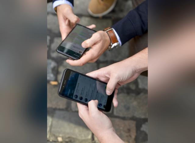 Chat Control, rinvio a dicembre della votazione in Ue: sorveglianza di massa su sms privati sospesa per mancanza di accordo tra Stati membri