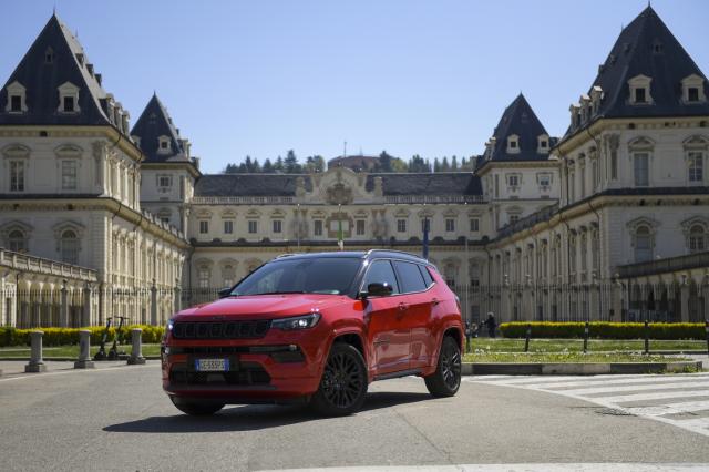 Stellantis, Canada minaccia azioni legali per spostamento produzione Jeep Compass negli Usa, l'azienda: "Ottawa mercato strategico"
