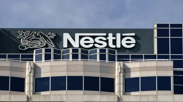 Nestl&eacute;, fatturato in calo dell&rsquo;1,9%, pronto a tagliare 16.000 posti di lavoro entro i prossimi due anni nonostante crescita del fatturato