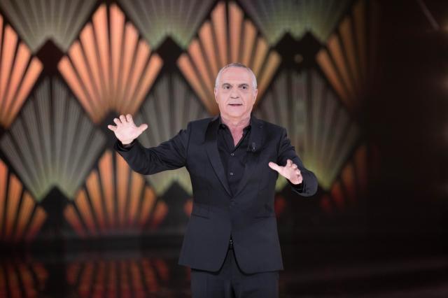 Giorgio Panariello, al via "E se domani...", la trama del racconto ironico e pungente del suo &ldquo;viaggio nel futuro&rdquo; e le date 2025/2026 