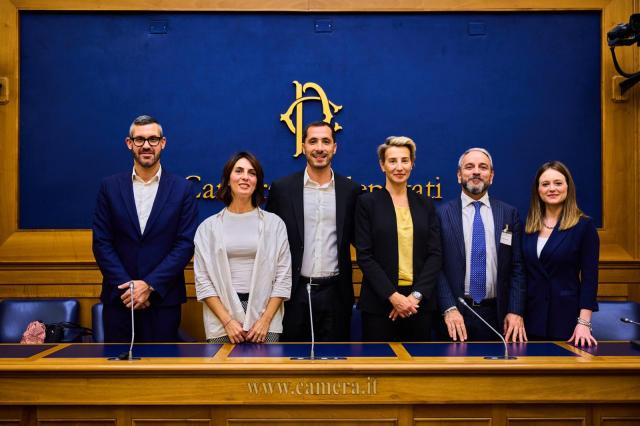 Brand Journalism Festival 2025, in anteprima i dati di GenerationShip:" 80 %  si informano online, serve difendersi dalle bolle informative"