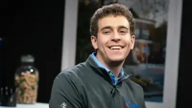 Addio allo scacchista Daniel Naroditsky, morto a 29 anni il 'gran maestro' e influencer americano, ipotesi "suicidio"