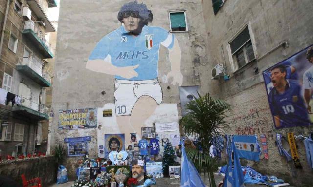 Napoli, Largo Maradona nei quartieri Spagnoli riapre al pubblico dopo incontro Comune - esercenti