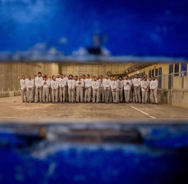 Israele nega acqua potabile ai prigionieri palestinesi nelle carceri per 12 ore al giorno, le Ong: "Politica sistematica di morte"