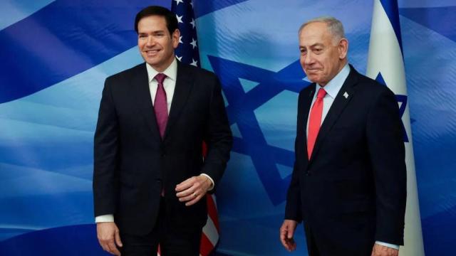 Israele, Rubio incontra Netanyahu e recita la parte: "Non c'&egrave; piano B oltre a quello di Trump, Tel Aviv ha rispettato impegni, ora Hamas si disarmi"
