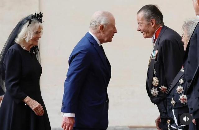 Carlo III e Camilla d'Inghilterra accolti dal Principe Principe Mariano Hugo di Windisch-Graetz 