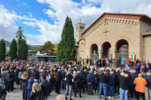 L'anniversario della Marcia su Roma e i suoi nodi irrisolti: memoria e diversi momenti di tensione da Predappio a Genova