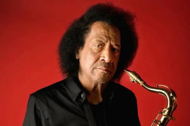 James Senese in terapia intensiva per polmonite, il musicista 80enne ricoverato d'urgenza all'ospedale Cardarelli di Napoli: "Situazione grave"