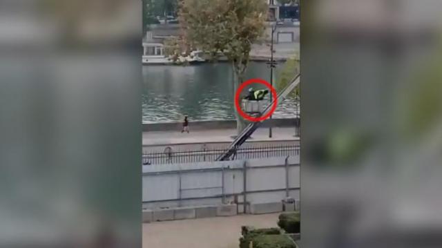 Furto al Louvre, 5 nuovi arresti per la rapina da 88 mln &euro;, confessione parziale dei primi 2 fermati, gioielli ancora dispersi