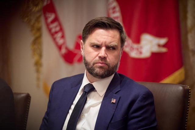 Shutdown Usa, JD Vance Lancia l&rsquo;allarme: &ldquo;Se prosegue fino a fine novembre sar&agrave; un disastro, rischio blocco totale del traffico aereo&rdquo;