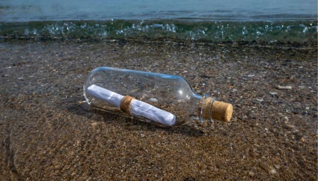 Australia, ritrovata sulla spiaggia il messaggio in bottiglia scritto da un soldato alla madre oltre un secolo fa